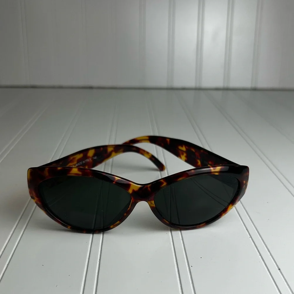 Gucci Womenโs Leopard Tortoise Double G Wrap Sunglasses - Picture 3 of 15